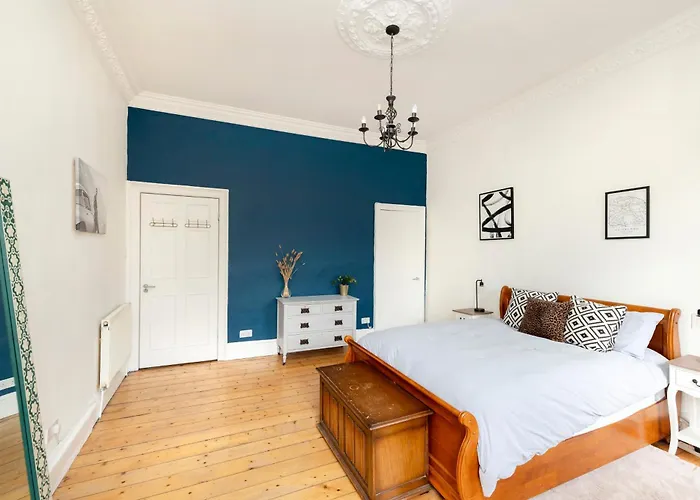 Chic Edinburgh West End 2-Bedroom Apartment In City Centre